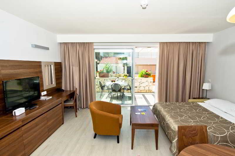 Apartment Holiday Village Zaton Нин Экстерьер фото