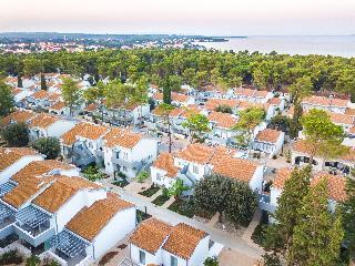 Apartment Holiday Village Zaton Нин Экстерьер фото